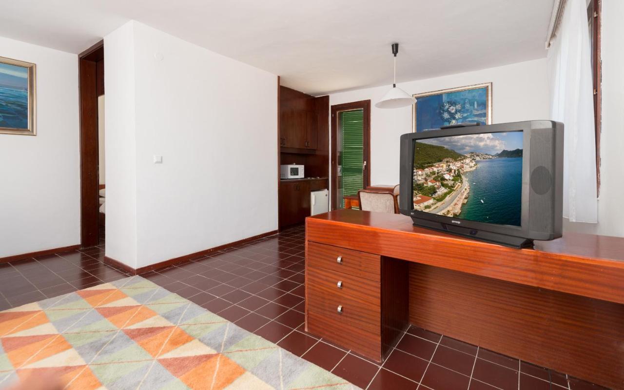 Hotel Zenit เนอุม ภายนอก รูปภาพ