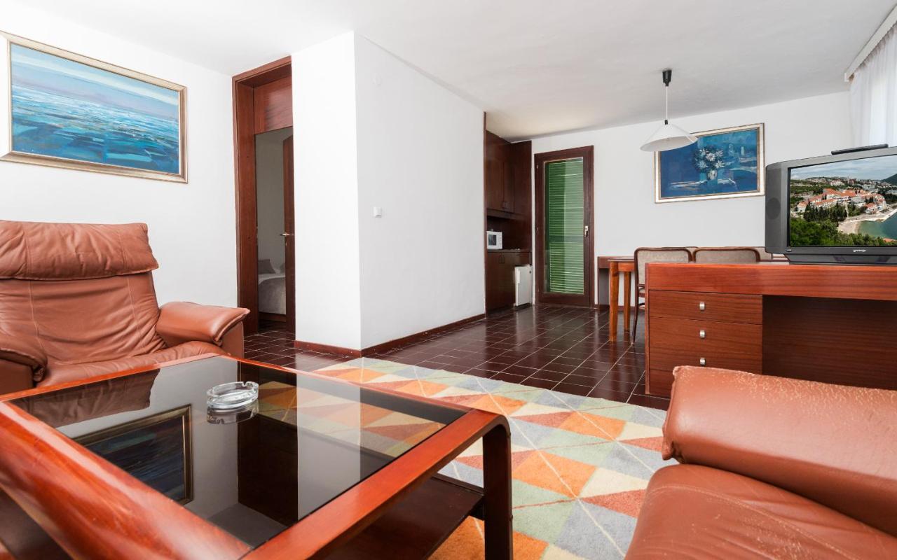 Hotel Zenit เนอุม ภายนอก รูปภาพ